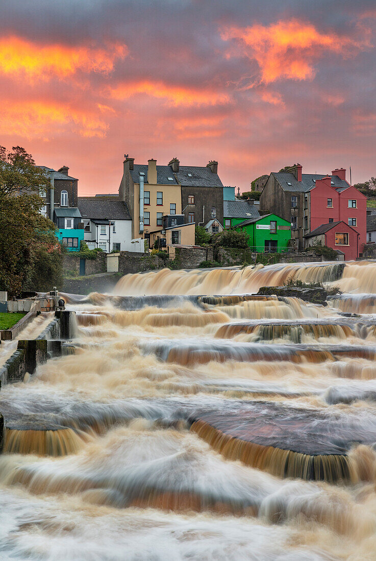 Ennistymon Falls am Cullenagh River in Ennistymon, Irland