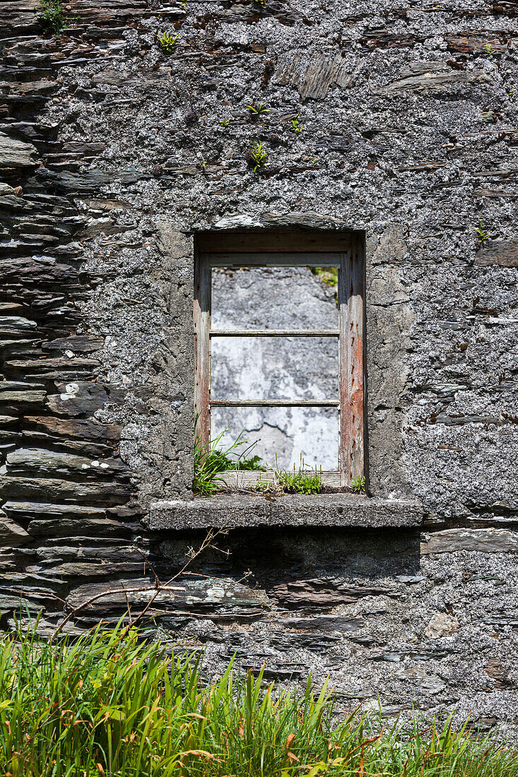Ireland, County Cork, Beara Peninsula, Ring of Beara, Garnish, traditional stone house detail