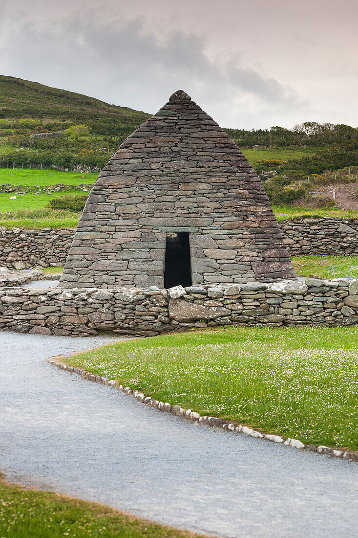 Irland, Grafschaft Kerry, Dingle-Halbinsel, Ballyferriter, Gallarus-Observatorium, frühchristliche Kirche, 800 n. Chr.