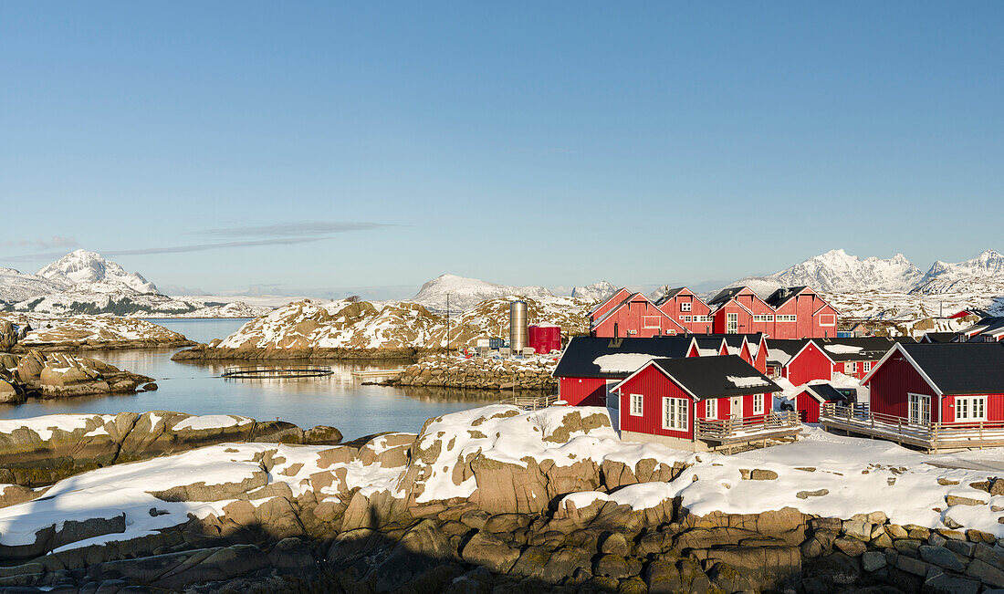 Landschaft bei Mortsund, Insel Vestvagoy. Die Lofoten-Inseln in Nordnorwegen im Winter. Skandinavien, Norwegen