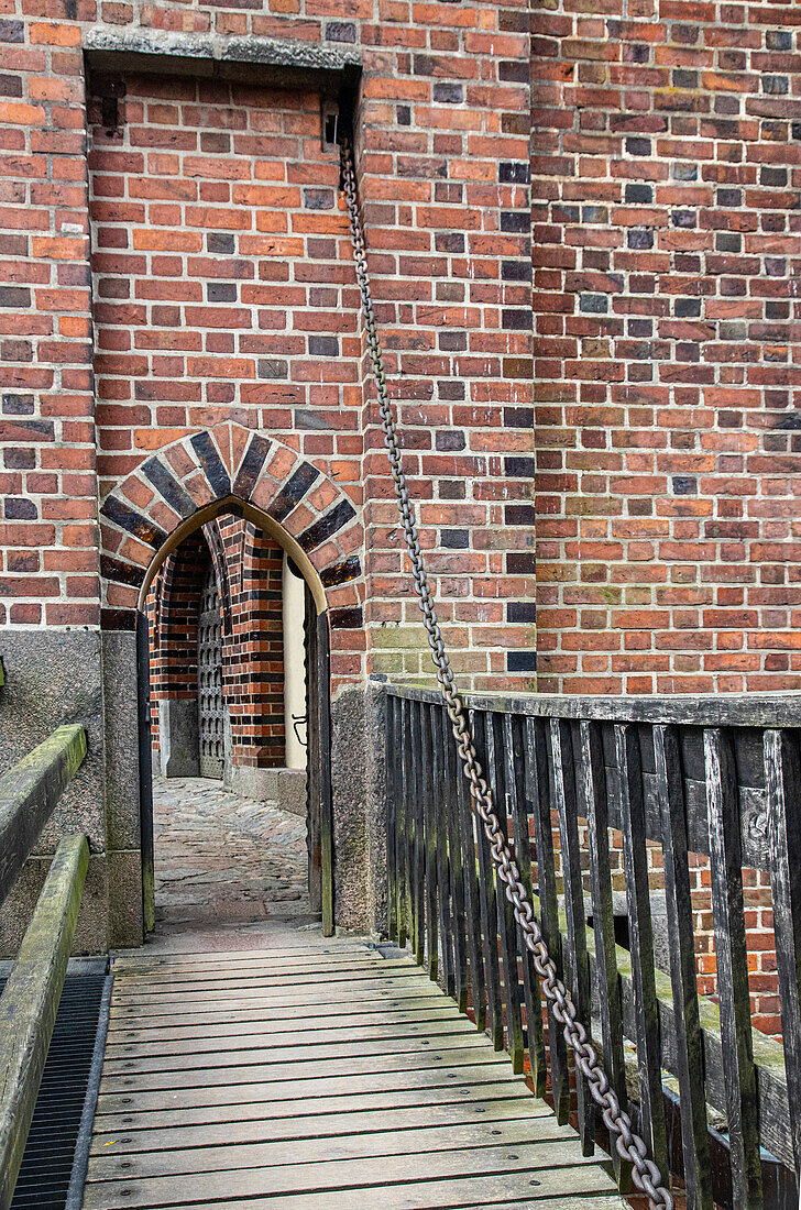 Einer von mehreren Zugbrückeneingängen zur Festung Malbork.