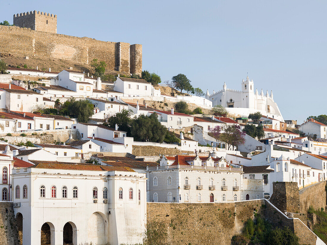 Mertola an den Ufern des Rio Guadiana im Alentejo. Portugal