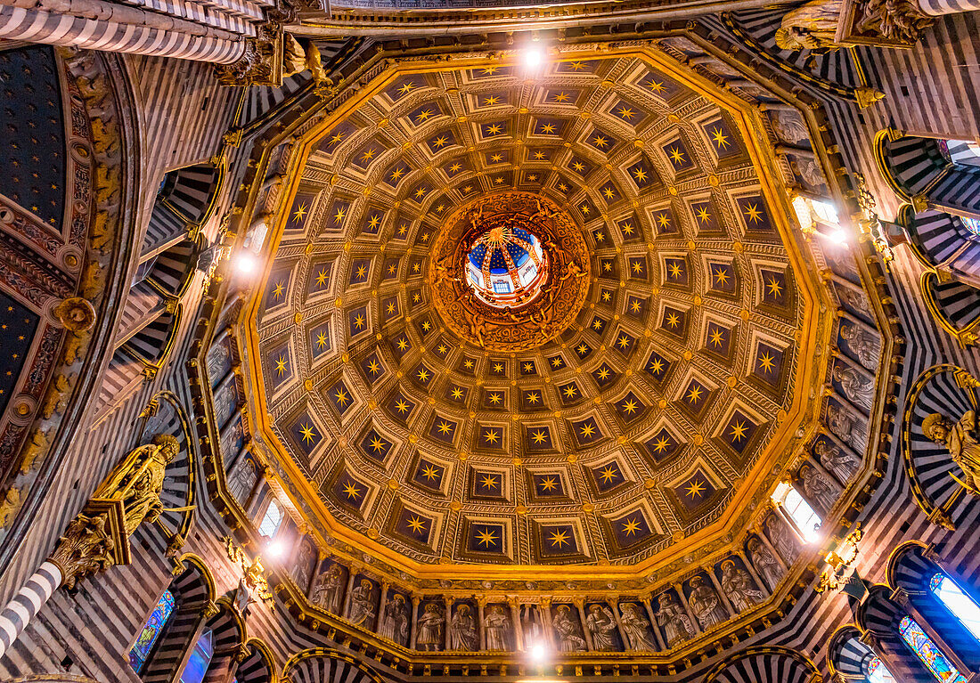 Basilika Goldene Kuppel Kathedrale, Siena, Italien. Die Kathedrale wurde zwischen 1215 und 1263 fertiggestellt.
