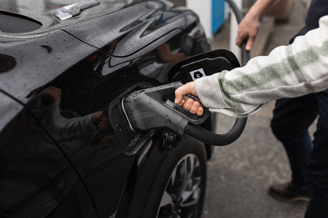 Hand charging electric car