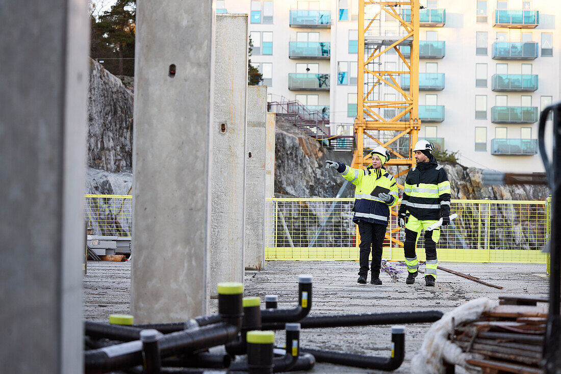 Bauingenieure auf der Baustelle