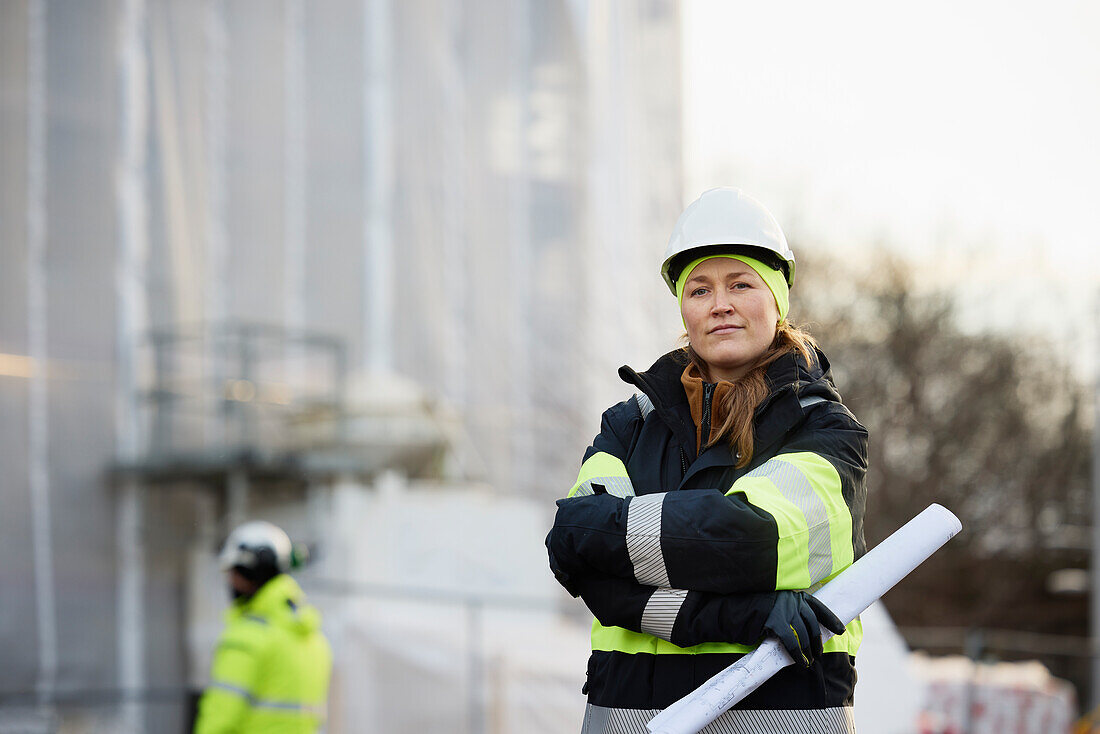 Ingenieurin auf der Baustelle