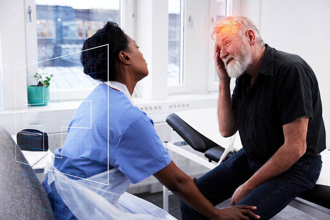 Älterer Mann mit Kopfschmerzen bei einem Arzttermin