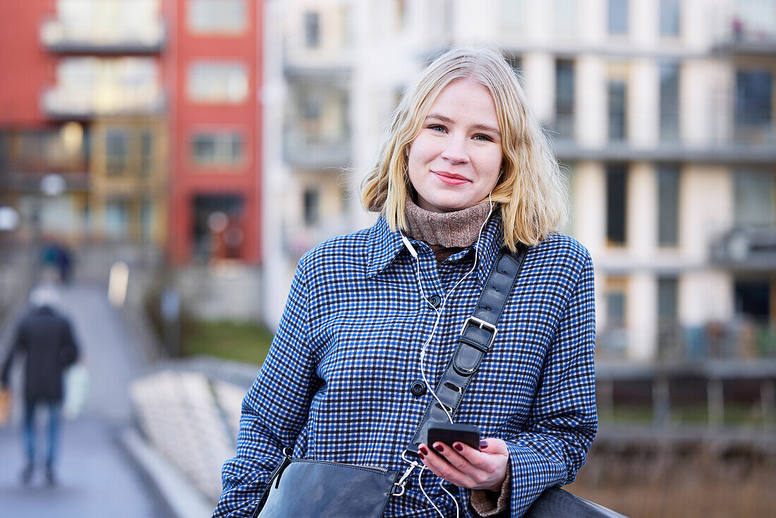 Smiling woman looking at camera