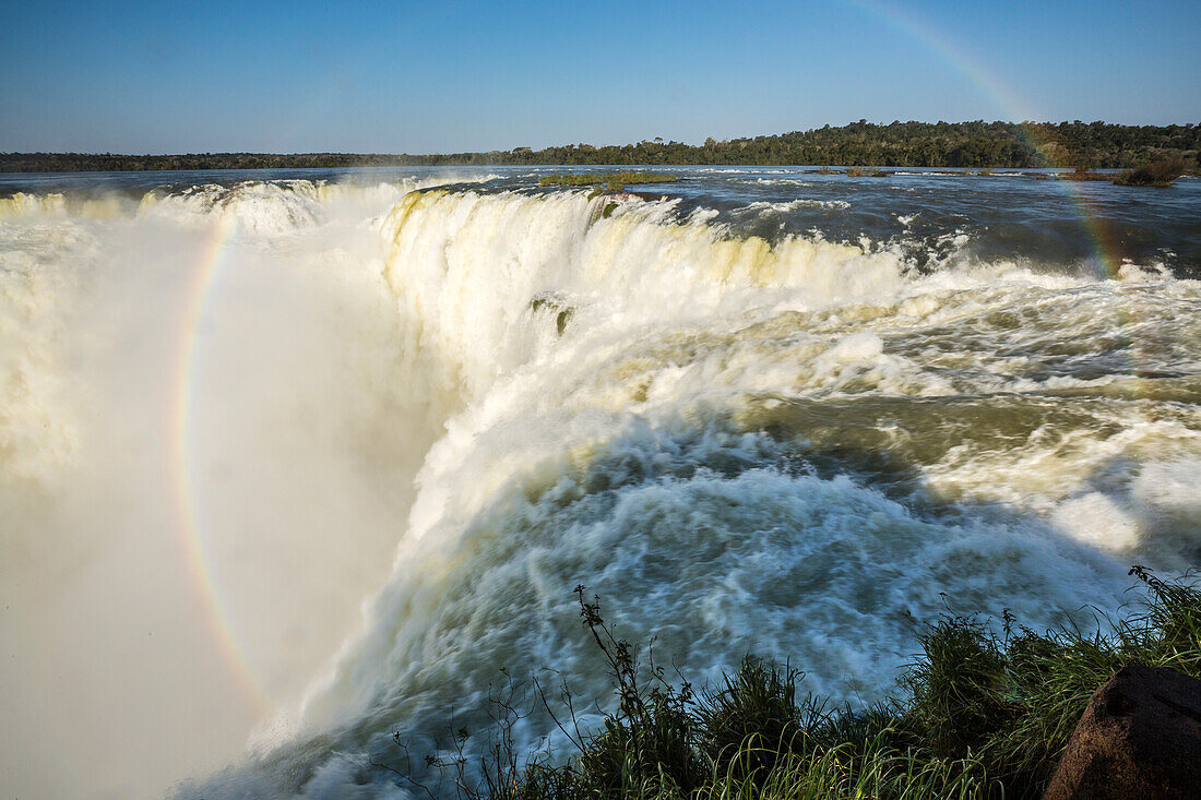 Brasilien, Iguazu-Fälle. Landschaft der Wasserfälle
