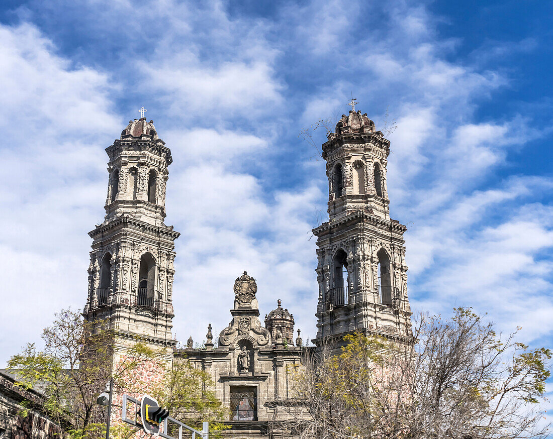 San Hipolito Kirche, Mexiko-Stadt, Mexiko. An der Avenida Reforma, gegründet 1521. Gewidmet dem Heiligen Judas Tadeo der verlorenen Sache.