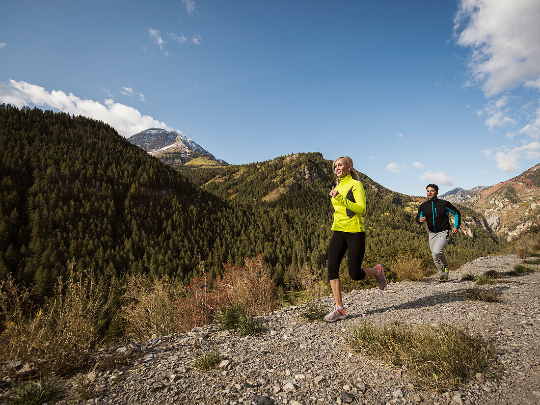 United States, Utah, American Fork, Couple jogging in mountain landscape