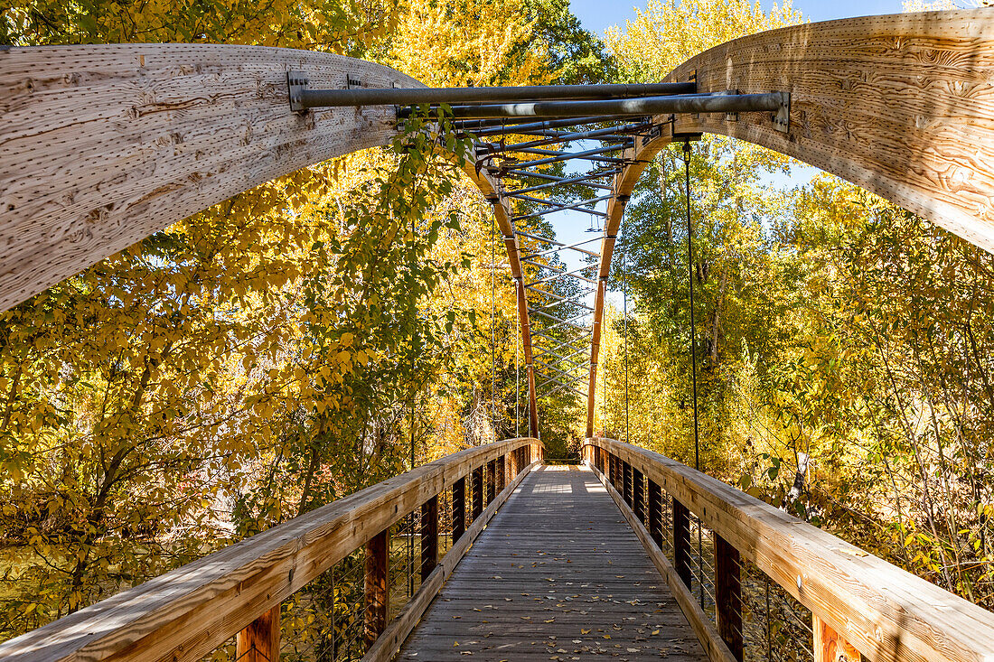 USA, Idaho, Hailey, View across wooden Bow Bridge