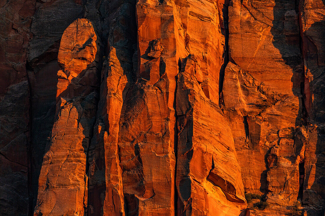 Vereinigte Staaten, Utah, Zion National Park, Sonnenuntergang an den roten Klippen