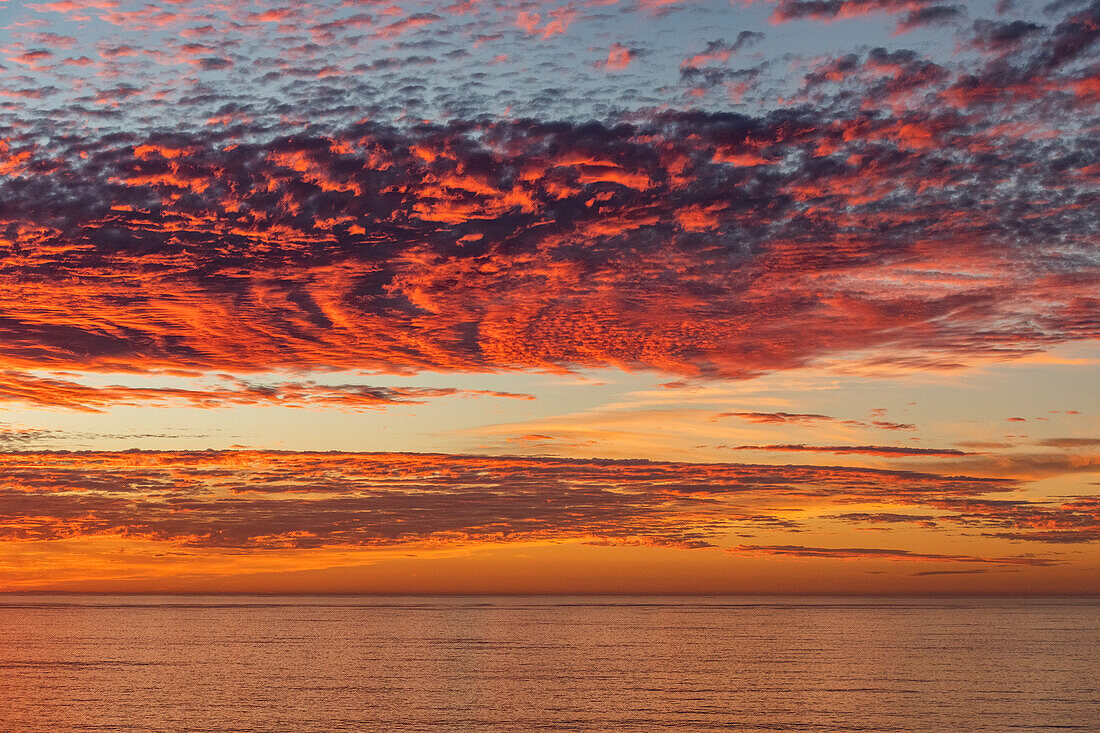 Meereslandschaft von Big Sur bei Sonnenuntergang