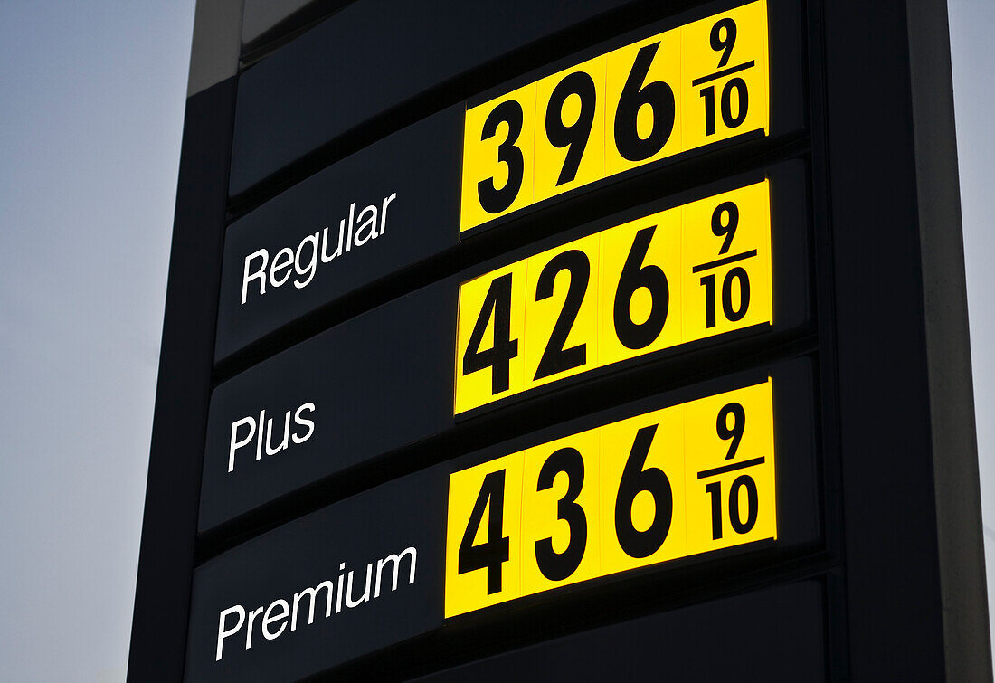Vereinigte Staaten, Virginia, Werbeschild mit Kraftstoffpreisen