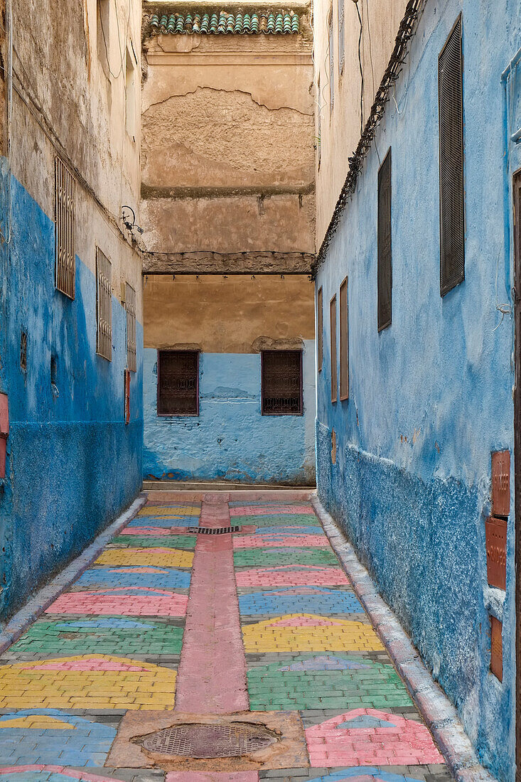 Africa, Morocco, Colorful blue walls in alleyway in medina