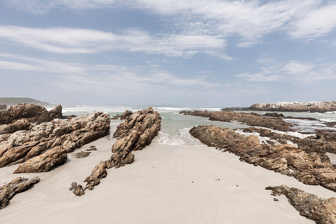 Südafrika, Hermanus, Felsformationen am Voelklip Strand
