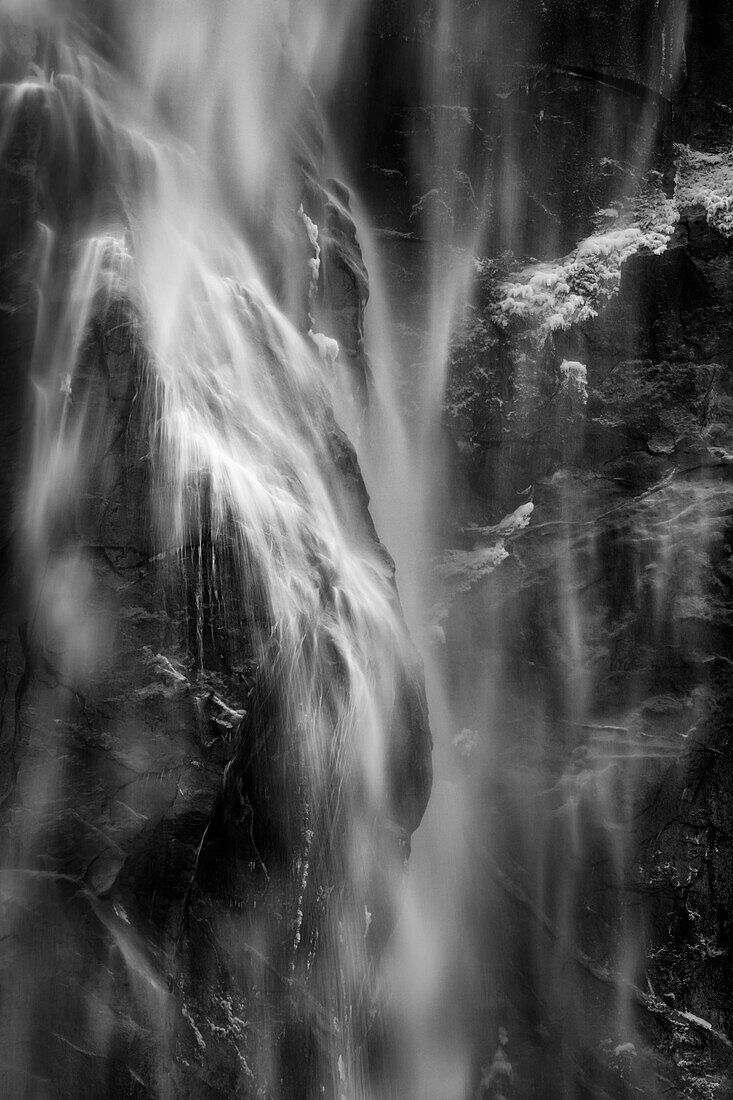 USA, California, Yosemite National Park, Bridalveil Fall detail in winter