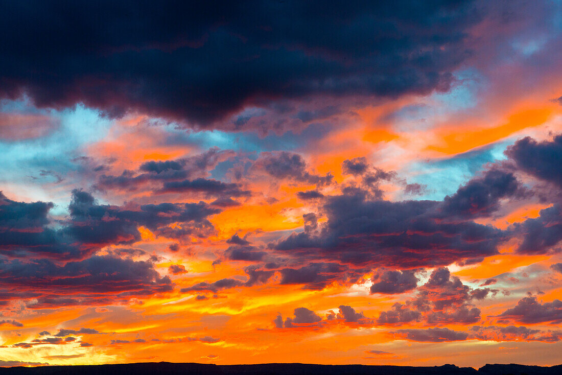 USA, Arizona, Sunset over Page