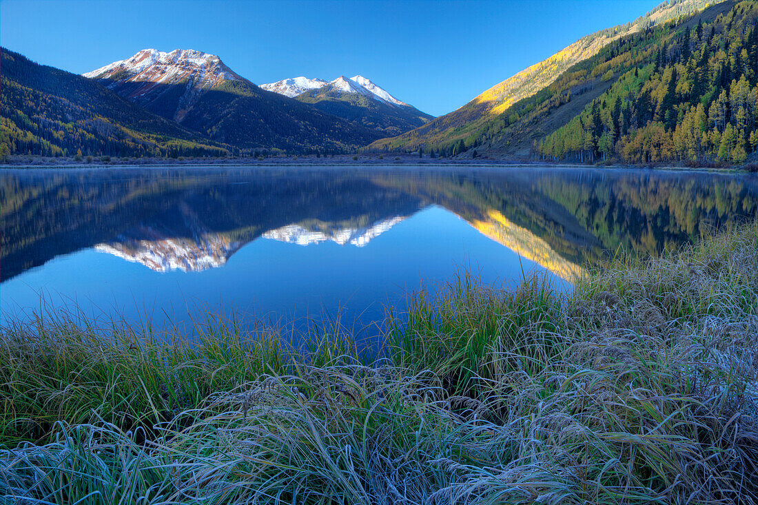 USA, Colorado, San Juan Mountains. Frosty morning at Crystal Lake