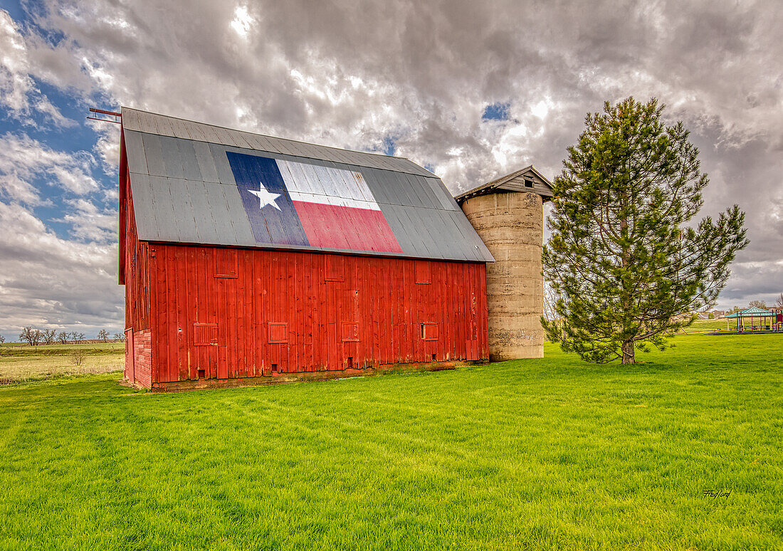 USA, Colorado, Larimer County. Rotes Feld in der Landwirtschaft