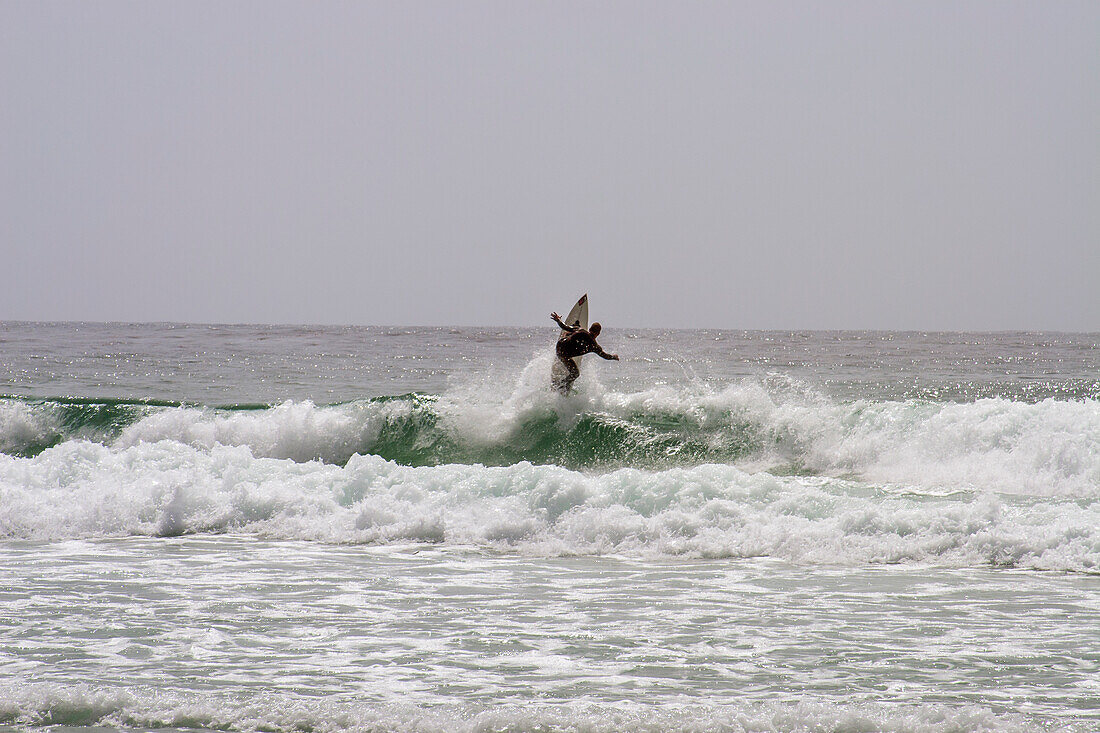 Surfen entlang der Carmel Coastline, Kalifornien