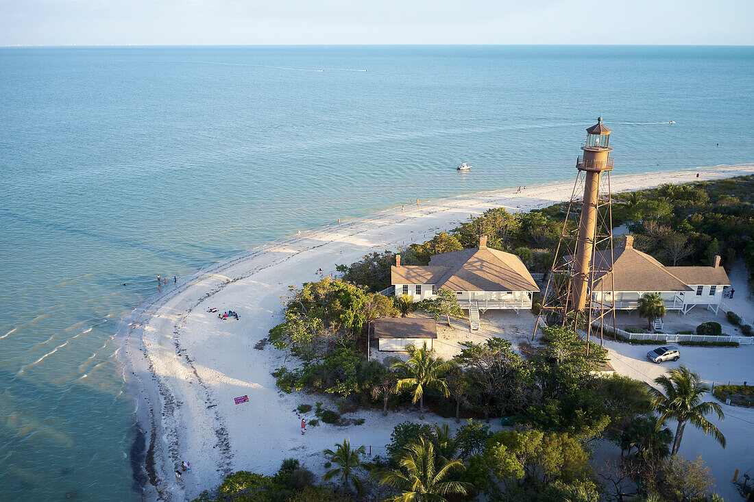 Das Sanibel Island Light oder Point Ybel Light war einer der ersten Leuchttürme an der Golfküste Floridas nördlich von Key West und den Dry Tortugas. Das 98 Fuß über dem Meeresspiegel gelegene Licht auf einem Turm aus Eisenskelett wurde am 20. August 1884 zum ersten Mal entzündet.