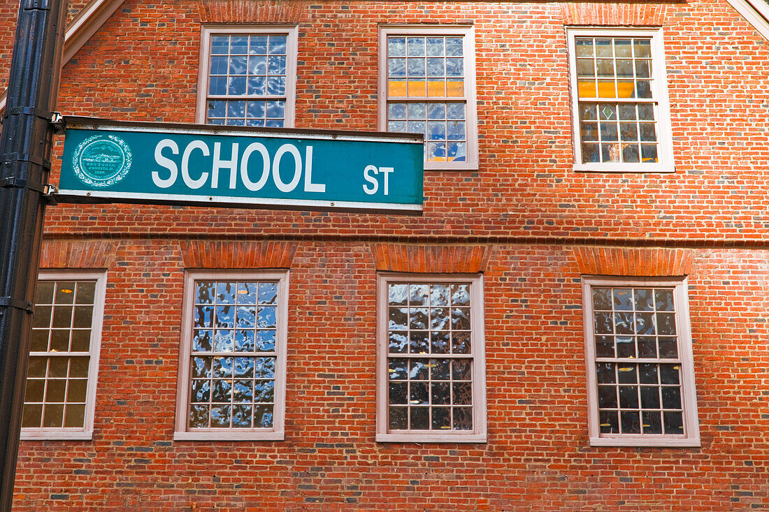 Die alte Eckbuchhandlung in der School Street, Freedom Trail, Boston, Massachusetts, USA