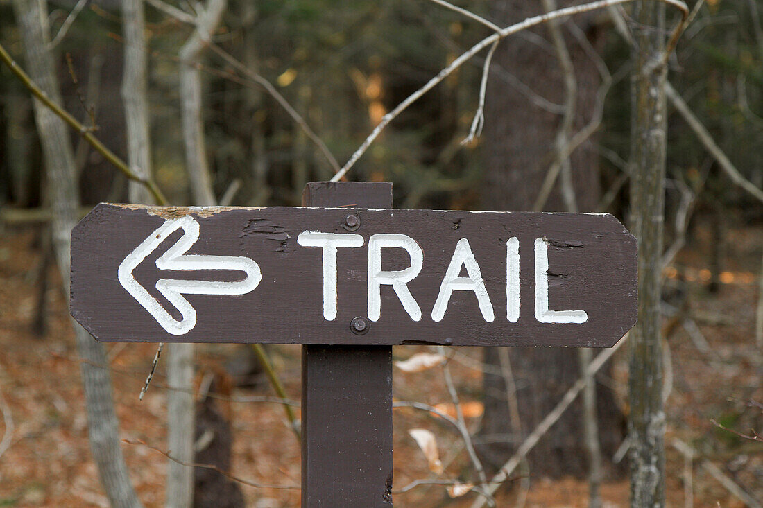 Schild im Mohawk Trail State Forest, Massachusetts, USA