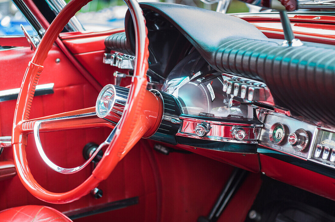 USA, Massachusetts, Beverly Farms, antique cars, 1960s Chrysler 300, interior