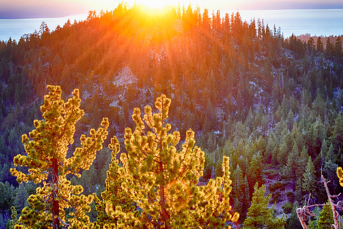 USA, Nevada, Lake Tahoe bei Sonnenuntergang