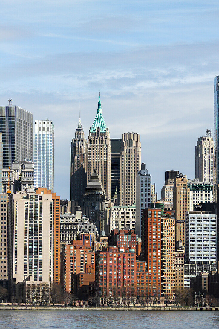 Manhattan skyscrapers on the Hudson River, New York, New York, Usa