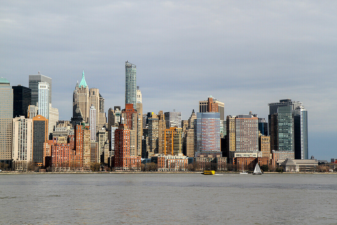 A view across the Hudson River to Lower Manhattan, New York, New York, Usa