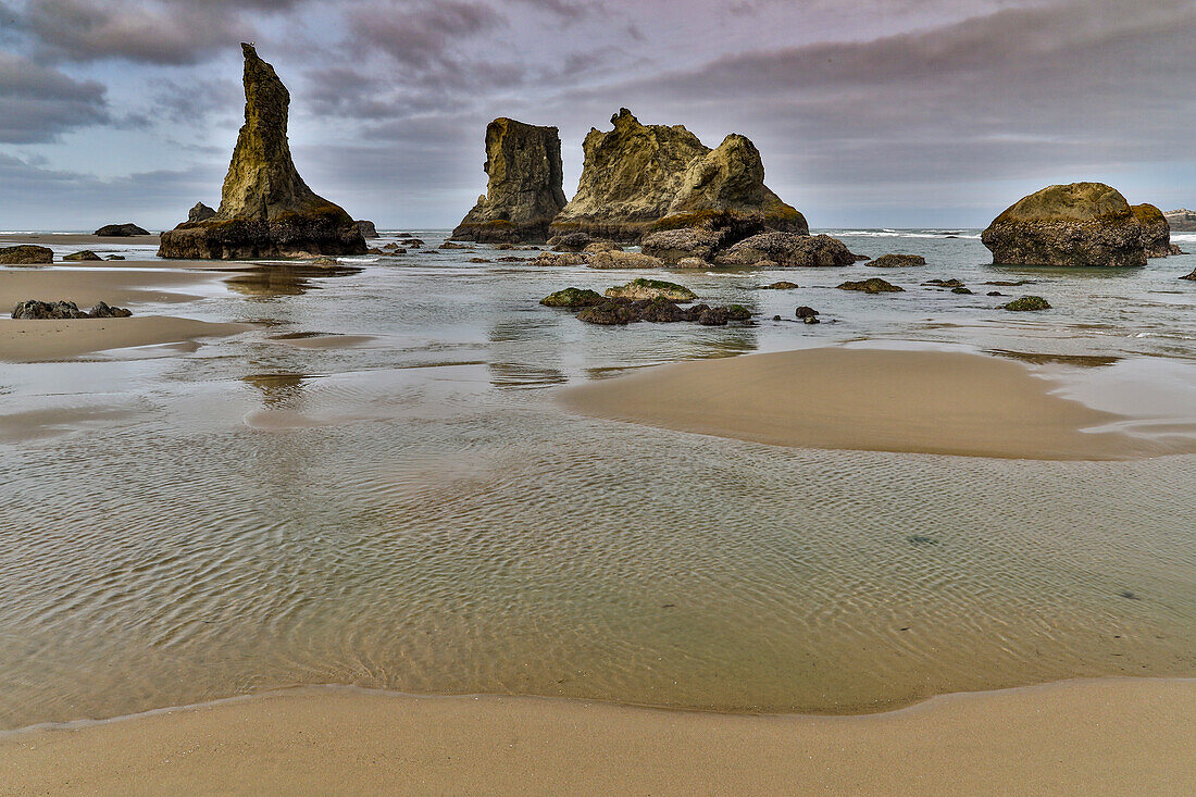 Felsvorsprünge, Bandon, Oregon