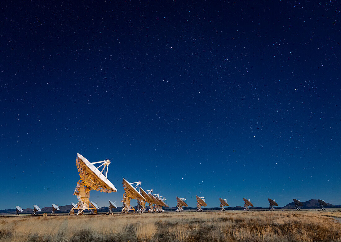 Karl G. Jansky, Very Large Array (VLA), National Radio Astronomy Observatory, The dishes, 82 feet or 25 meters in diameter and in a Y-shaped configuration in the plains of San Agustin, New Mexico, USA