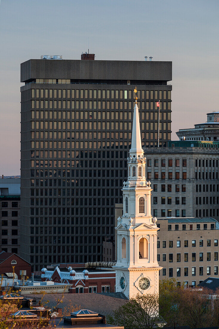 USA, Rhode Island, Providence, First Baptist Church in America and city skyline from Prospect Terrace Park
