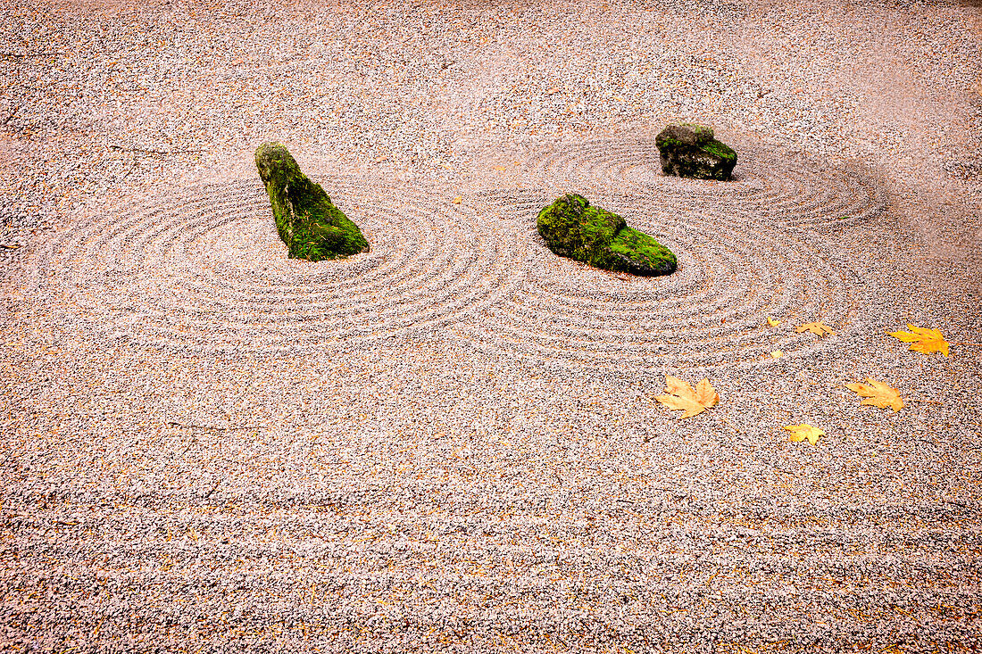 Garden Art. Columbia River Gorge, Oregon, USA.