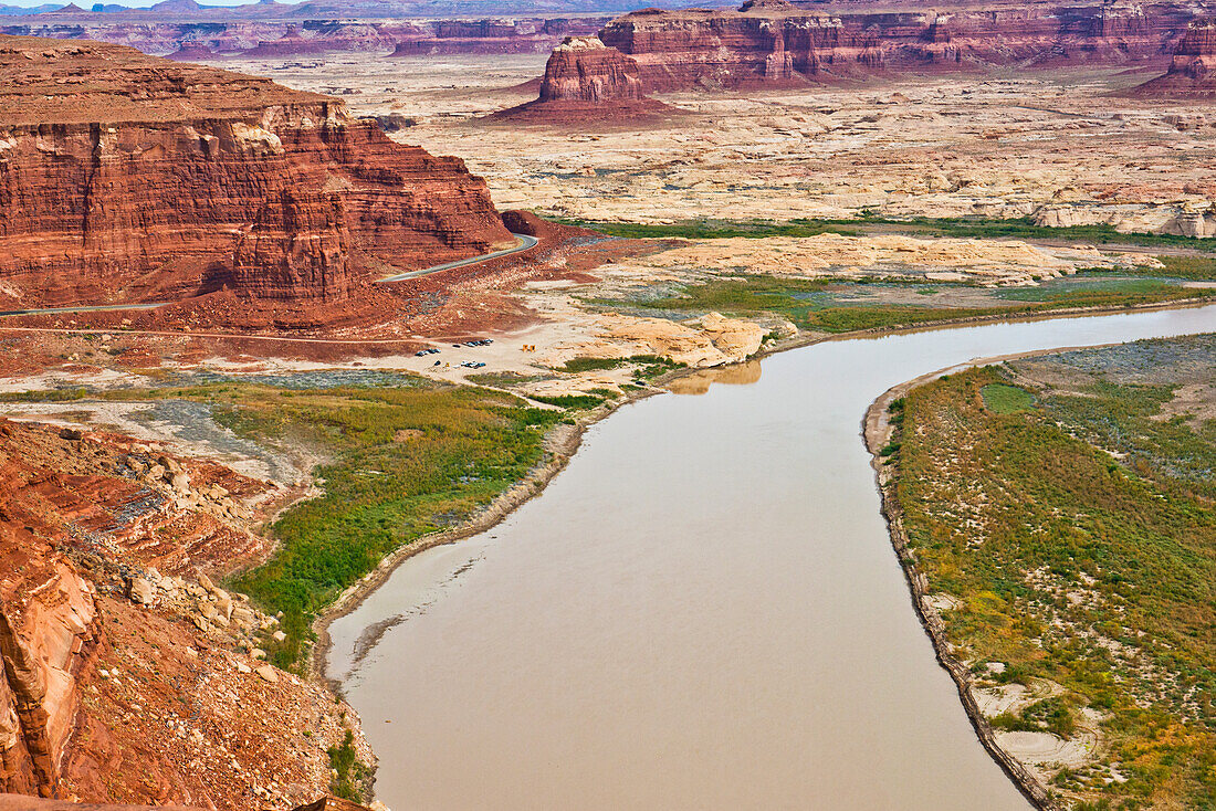 USA, Utah, Glen Canyon National Recreation Area, Hite Overlook Colorado River. Lake Powell receded to river channel