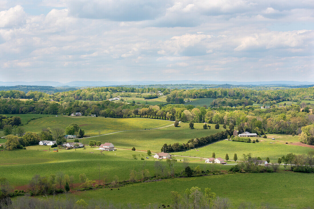 USA, Tennessee. Herrliche Frühlingslandschaft mit sanften Hügeln. Appalachian Mountain