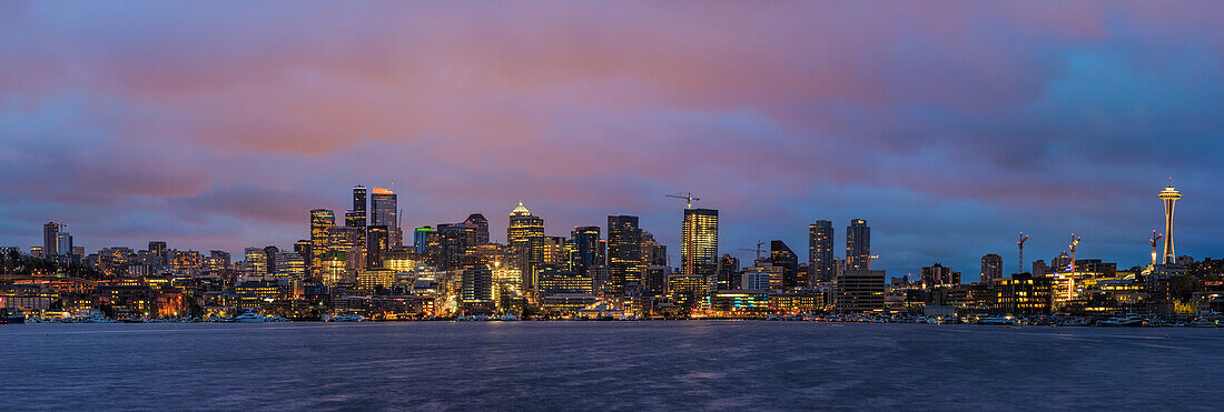 Skyline der Stadt vom Gasworks Park und Lake Union in Seattle, Washington State, USA (Großformat verfügbar)