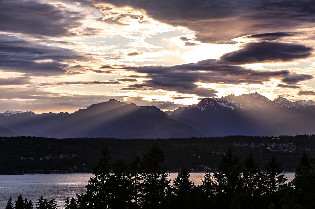 Bremerton, Washington State, USA, Olympic Mountains, Puget Sound sunset