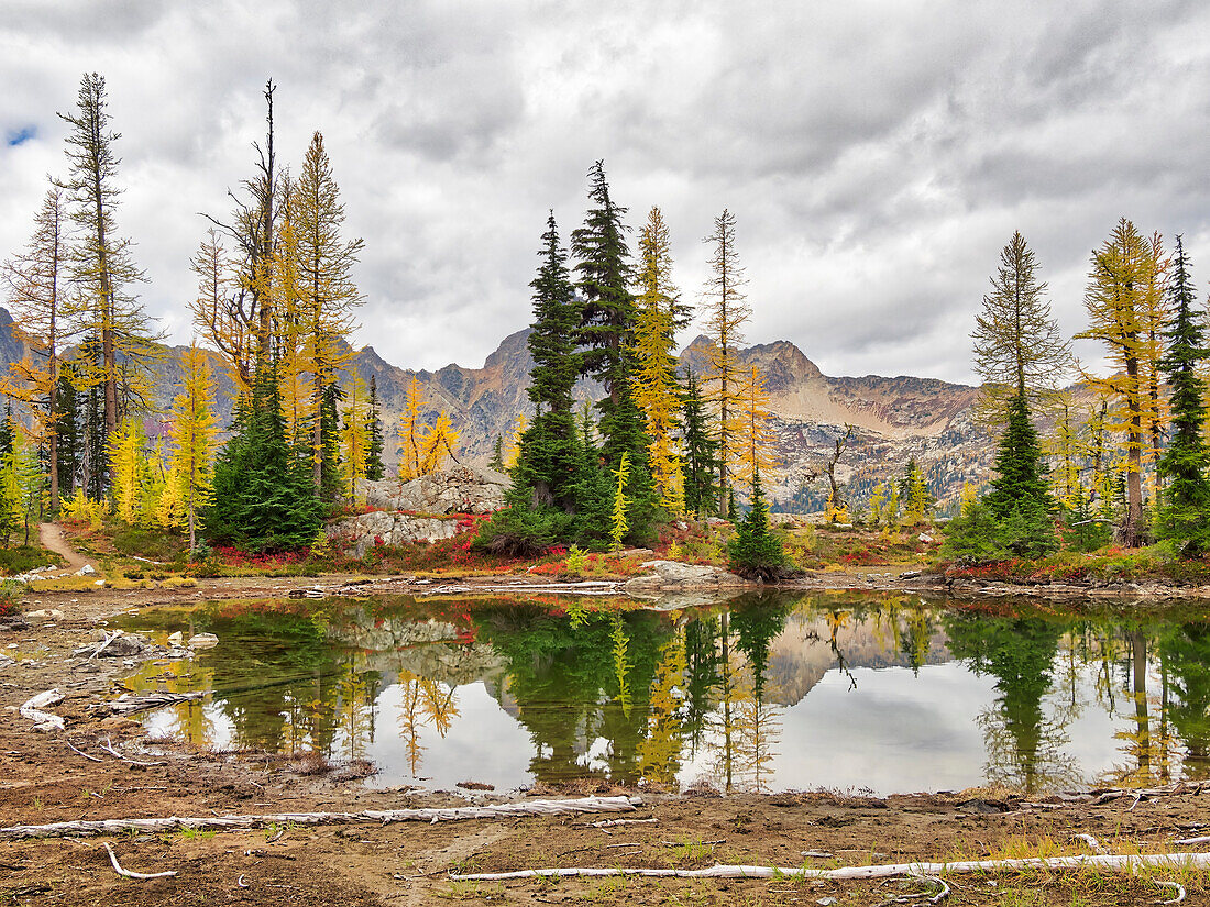 Bundesstaat Washington, Okanogan-Wenatchee National Forest. Alpiner Teich