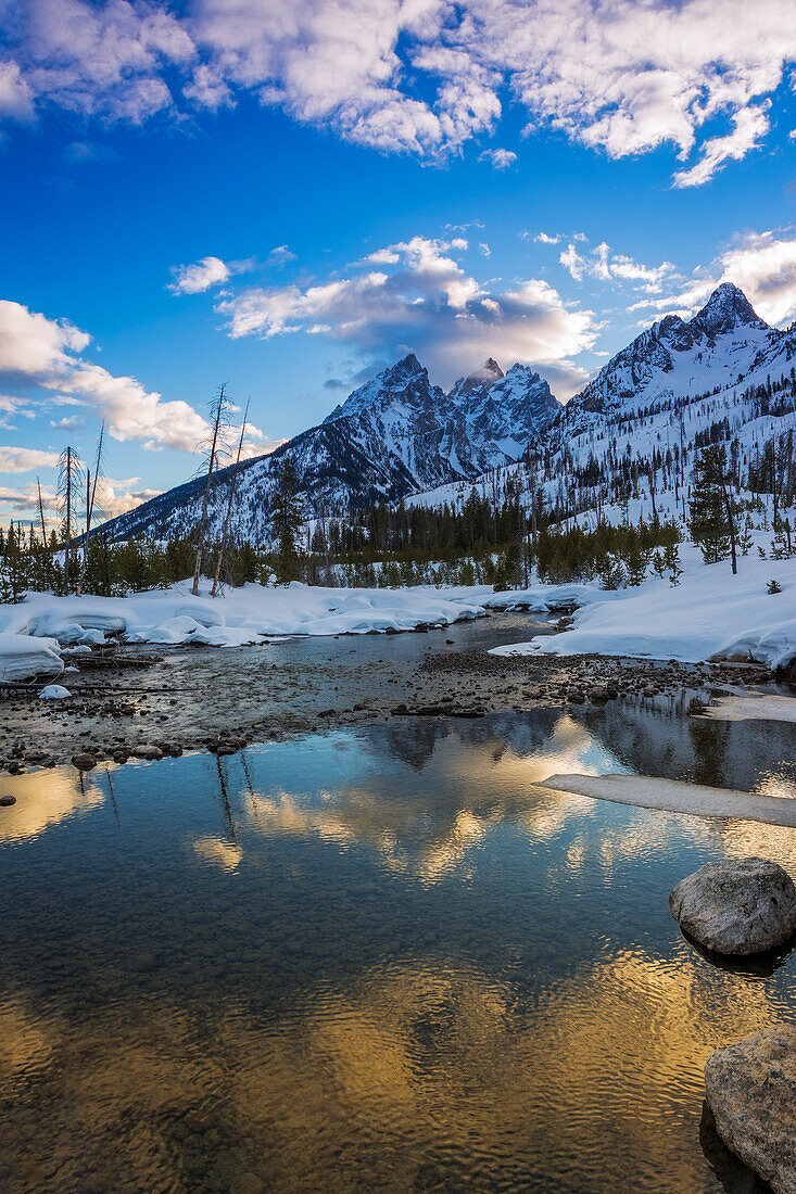 Abklingender Sturm über den Tetons vom Cottonwood Creek aus, Grand Teton National Park, Wyoming, USA