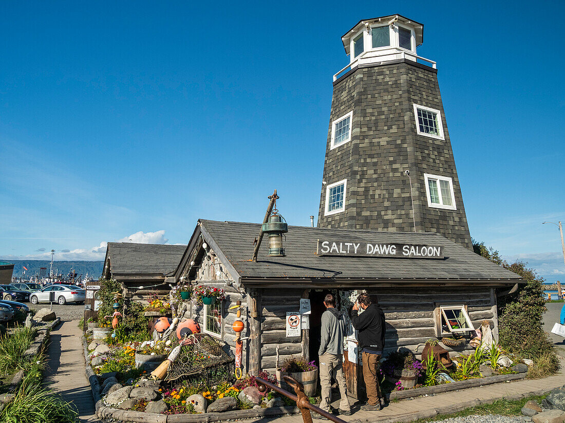 Der Salty Dawg Saloon in der Nähe des Homer Hafens auf der Homer Nehrung in der Kachemak Bay, Kenai Halbinsel, Alaska, Vereinigte Staaten von Amerika, Nordamerika