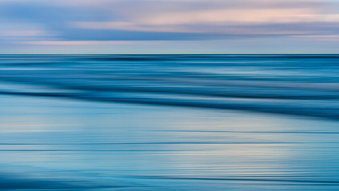 USA, Washington State, Olympic Peninsula. Panned ocean landscape.