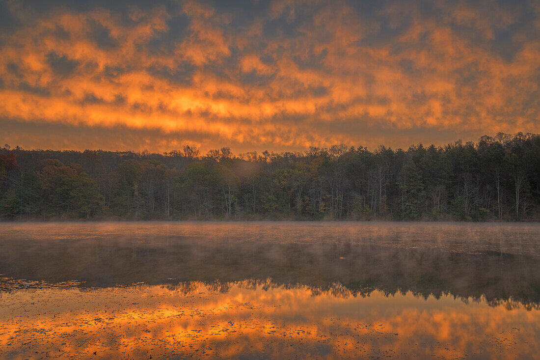 USA, West Virginia, Delaware Watergap Recreational Area. Sunset on Hidden Lake