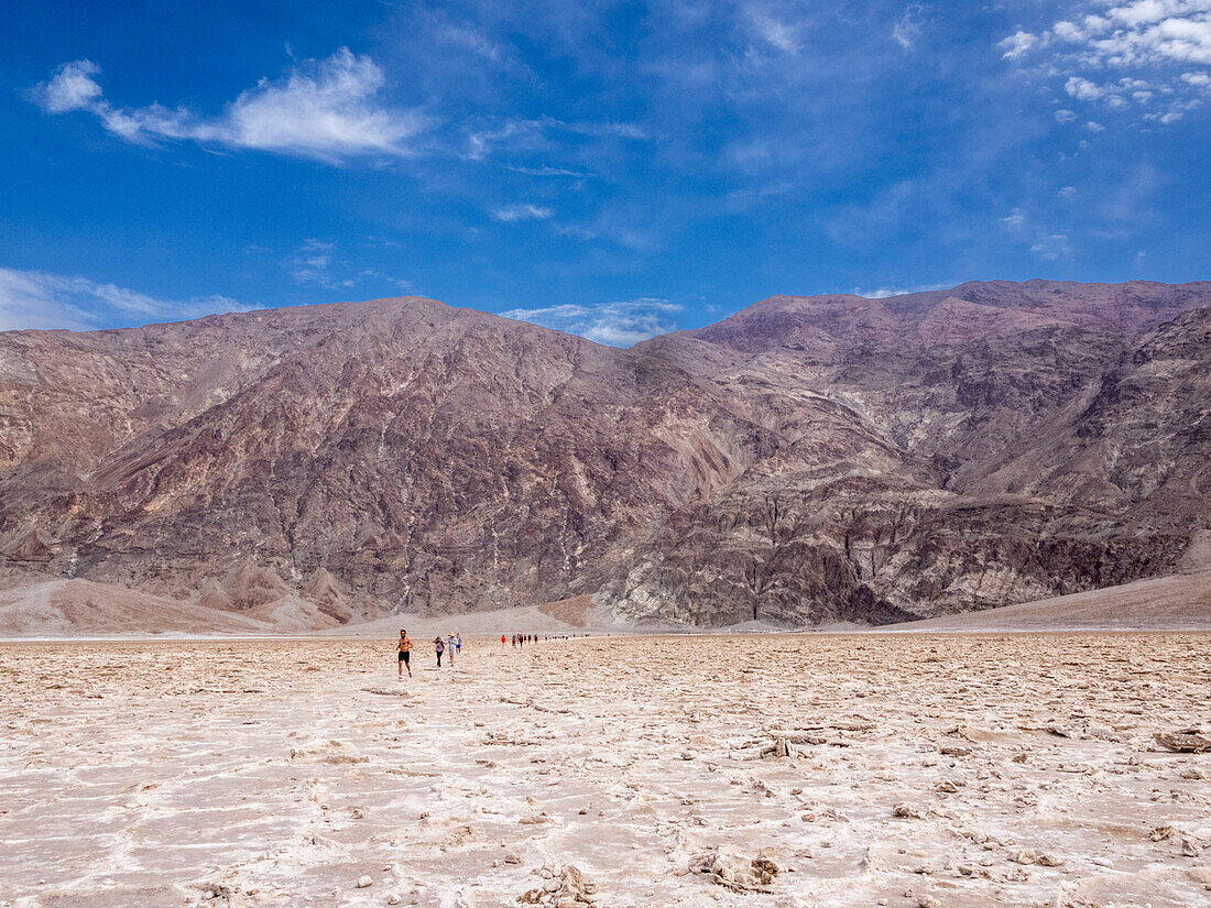 The Salt Flats of Badwater Basin, der tiefste Punkt Nordamerikas, Death Valley National Park, Kalifornien, Vereinigte Staaten von Amerika, Nordamerika