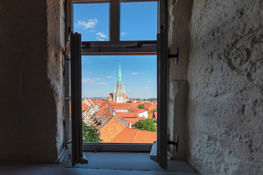 Blick vom Rabenturm über die Altstadt zur Marienkirche, Mühlhausen, Thüringen, Deutschland, Europa