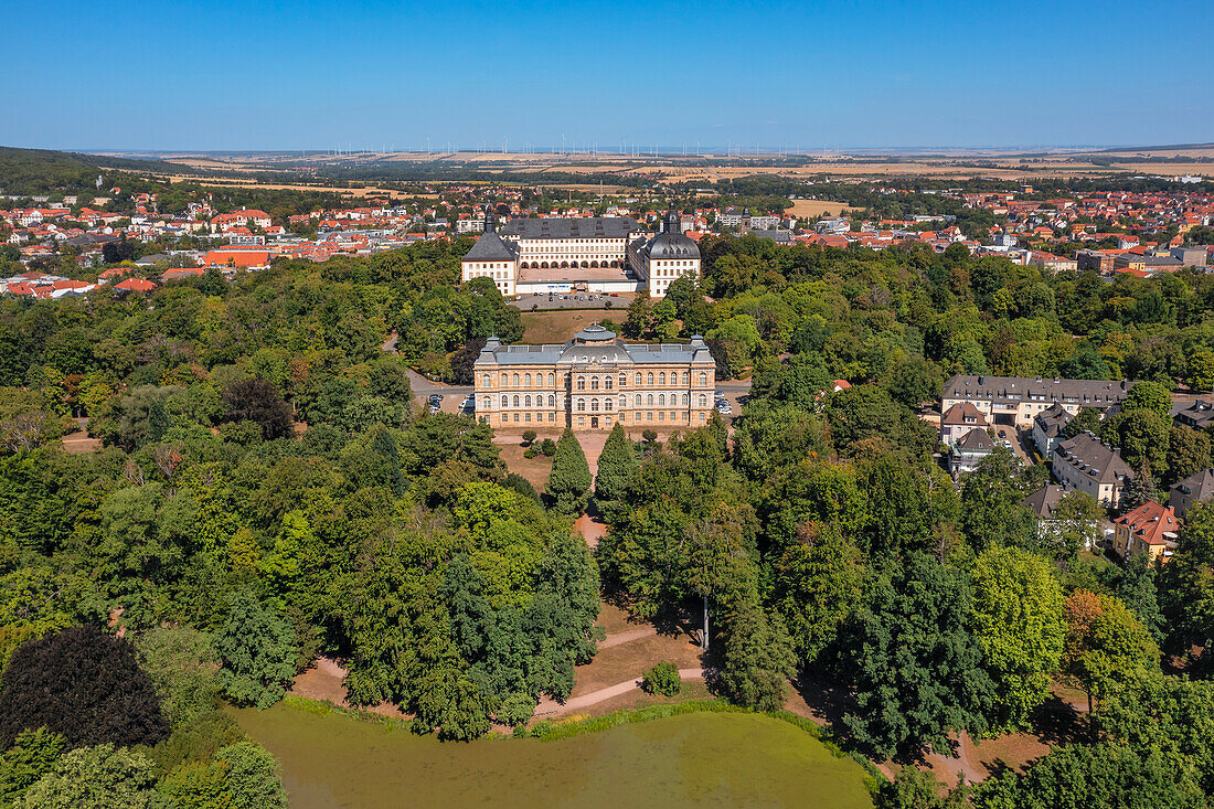 Englischer Garten, Herzogliches Museum mit Schloss Friedenstein im Hintergrund, Gotha, Thüringer Becken, Thüringen, Deutschland, Europa