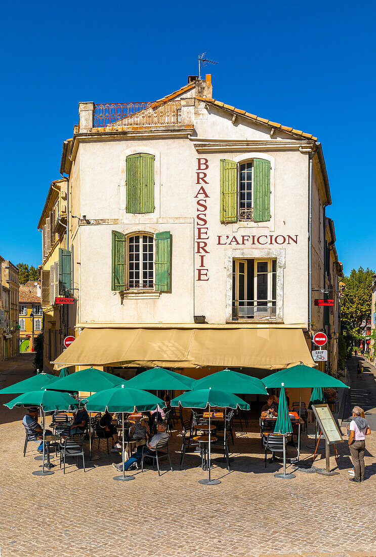 Fassade der Brasserie L'Aficion, Arles, Bouches-du-Rhone, Provence-Alpes-Côte d'Azur, Frankreich, Westeuropa